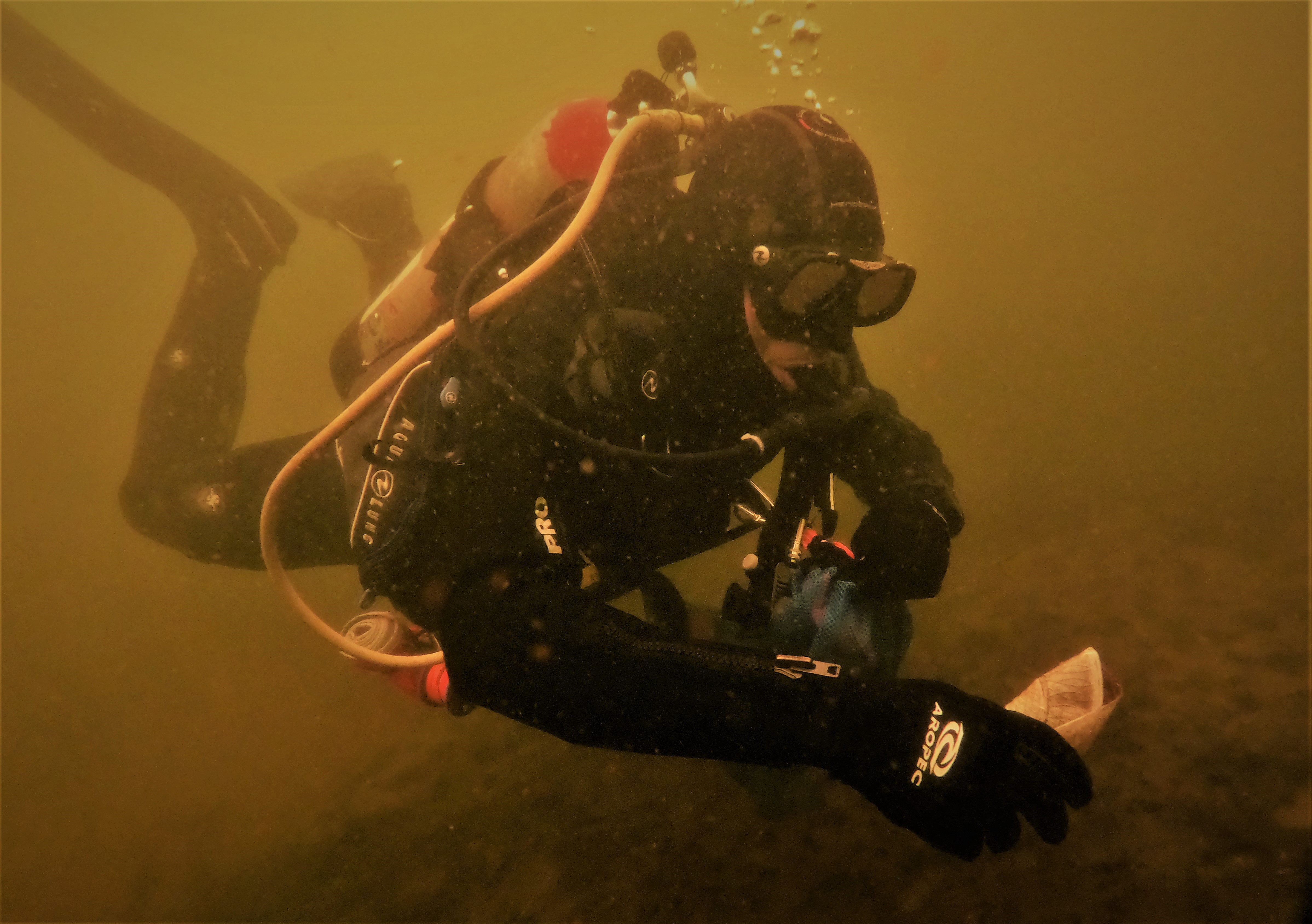 Buceo limpieza La Cocha