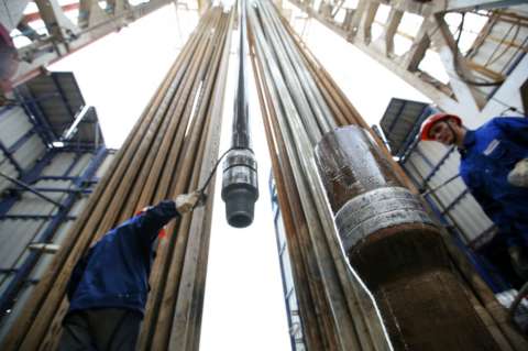 Petróleo en fuerte alza en Nueva York, en un mercado más tranquilo