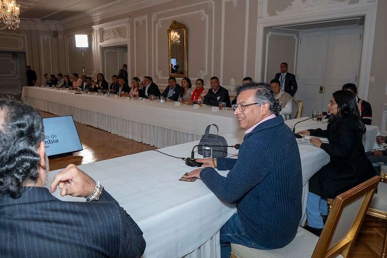El presidente Gustavo Petro en una reunión con los movimientos sociales e indígenas.