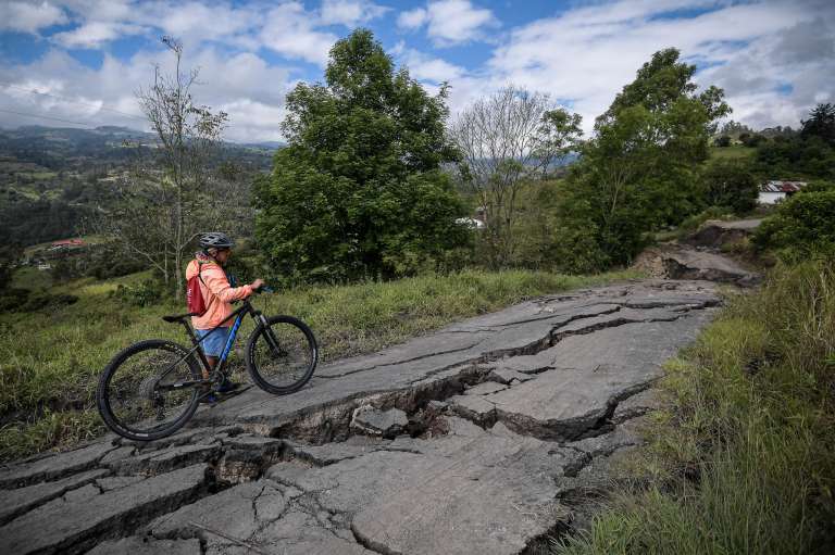 Por ahora solo se permite el paso controlado de vehículos livianos, motos y bicicletas.