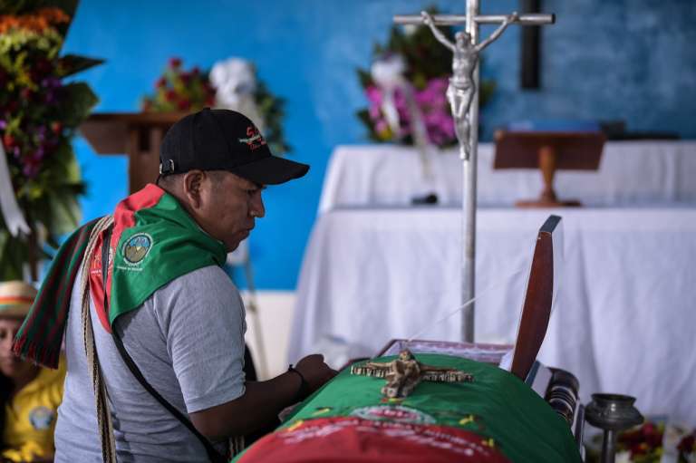Siembra de Argenis Yatacué y Marcelino Yatacué Ipia