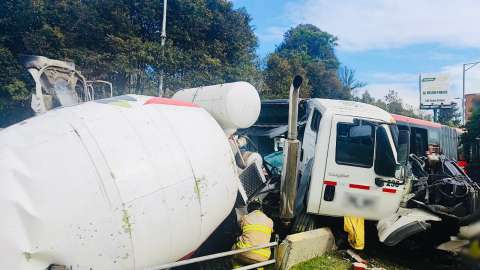 Mezcladora que chocó articulado de Transmilenio se habría quedado sin frenos