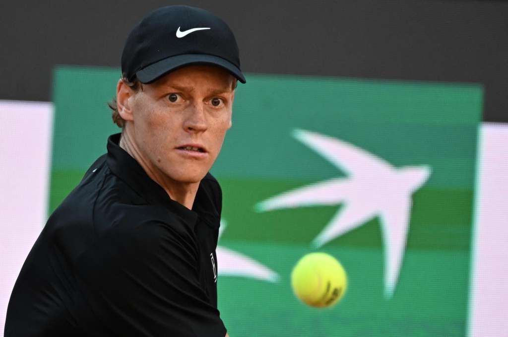 ROME (Italy), 17/05/2026.- Jannik Sinner of Italy in action against Casper Rudd of Norway during the Men's Singles final tennis match at the Italian Open tennis tournament in Rome, Italy, 17 May 2026. (Tenis, Italia, Noruega, Roma) EFE/EPA/RICCARDO ANTIMIANI
