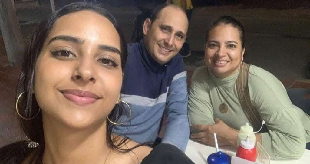 Familiares, amigos y miembros de la comunidad evangélica despidieron al pastor Marlon Yamith Lora, su esposa Yurlay Rincón y su hija Ángela Natalia, víctimas de una masacre en Aguachica, Cesar.