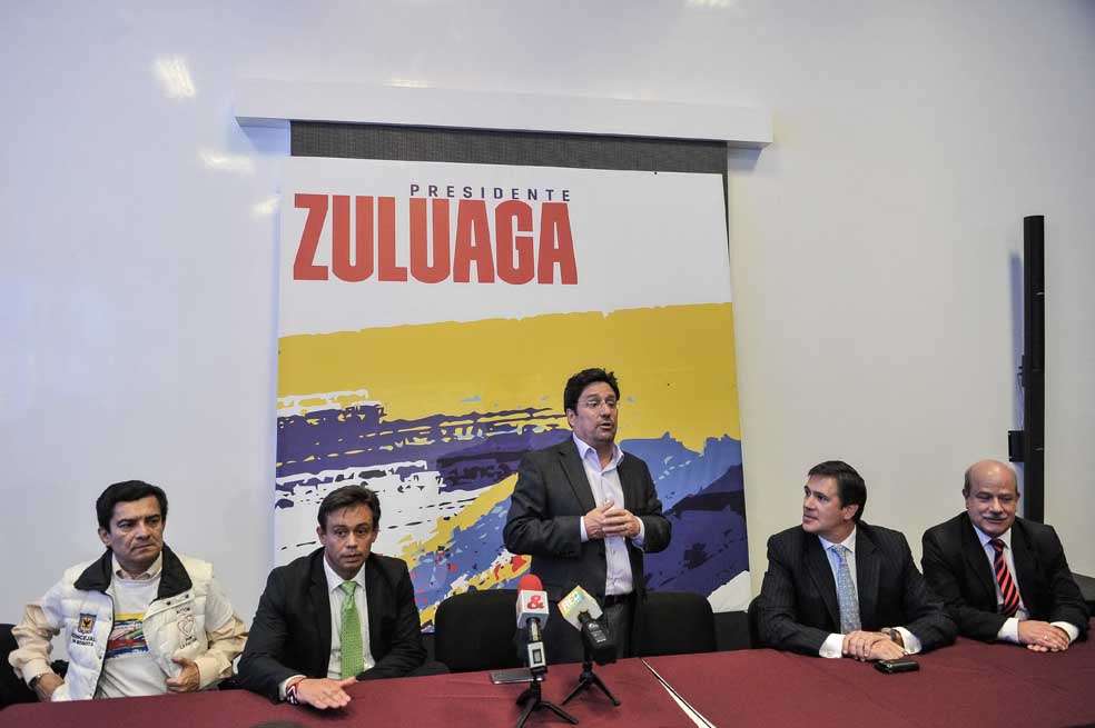  Francisco Santos agradece el apoyo de los concejales  y ediles de la Alianza Verde a Óscar Iván Zuluaga. /Luis Ángel