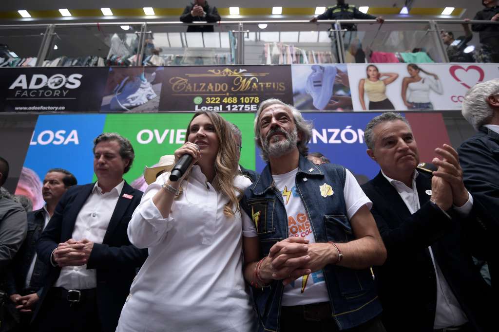 Senadora y candidata presidencial, ganadora de la Gran Consulta por Colombia junto a su fórmula vicepresidencial, Juan Daniel Oviedo, inscriben su candidatura a la Presidencia de Colombia en la Registraduría.