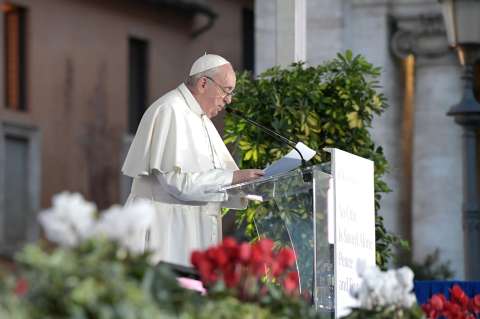 Papa Francisco apoya uniones civiles entre homosexuales
