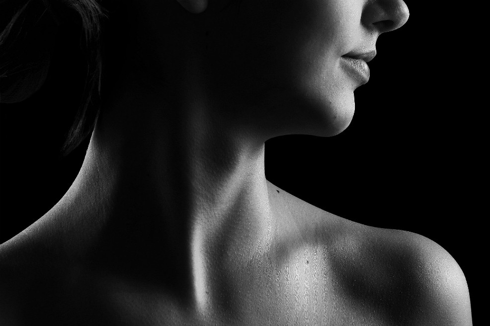 Empresa de ciberseguridad descubre uso creciente de tecnología de inteligencia artificial que crear falsos desnudos de mujeres a partir de fotografías.
