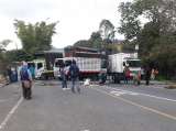 Durante varias horas, indígenas bloquearon vía Panamericana entre Cali y Popayán