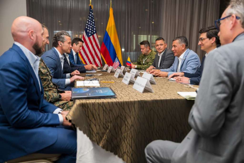 “Colombia ya solicitó que el Departamento de Guerra (de Estados Unidos) se sume en su lucha contra el narcoterrorismo, autorizando operaciones militares conjuntas para destruir terroristas y redes terrorista”, dijo Pete Hegseth, secretario de Guerra de Estados Unidos.