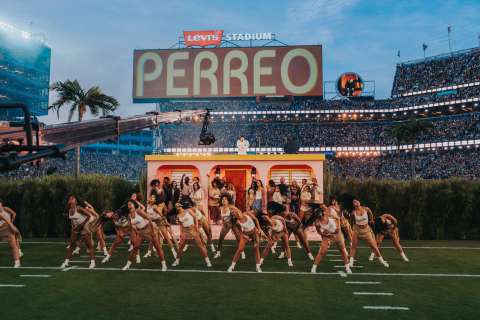 La noche en que el reggaetón desafió al imperio: Bad Bunny y la hegemonía cultural