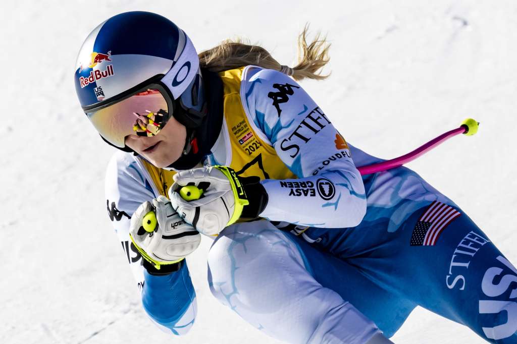 Saalbach-Hinterglemm (Austria), 05/02/2025.- Lindsey Vonn of the United States in action during the women's Downhill training at the 2025 FIS Alpine World Ski Championships, in Saalbach-Hinterglemm, Austria, 05 February 2025. (Estados Unidos) EFE/EPA/JEAN-CHRISTOPHE BOTT