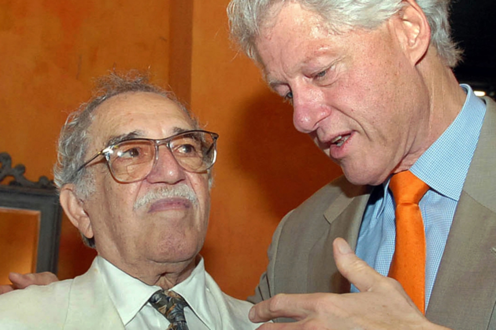 Gabo y Clinton en Cartagena, en el homenaje al Nobel de parte de las academias de la lengua en 2007. / Getty Images