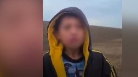 Familia de niño abandonado en la frontera de EE. UU. lo reconoce y pide repatriación