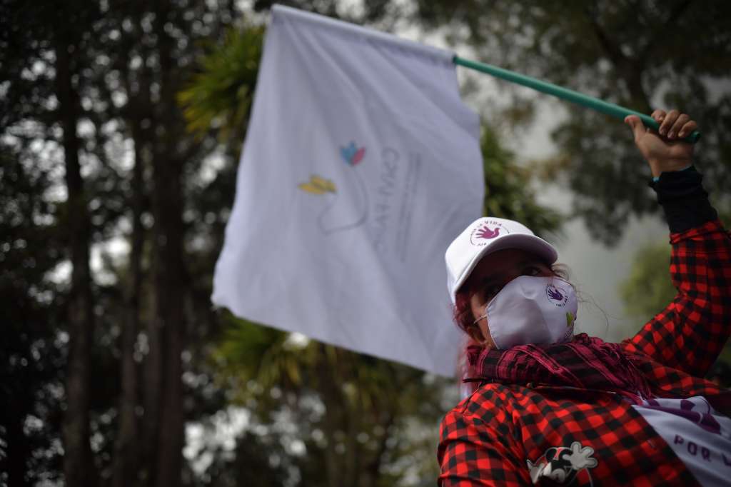 Marcha de excombatientes en la denominada peregrinación por la vida y la paz que llego a la Plaza de Bolivar de Bogotá para rechazar asesinatos en su contra