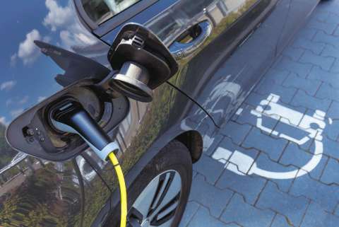 ¿Cómo se instala y cuánto cuesta mantener un punto de carga de carros eléctricos?