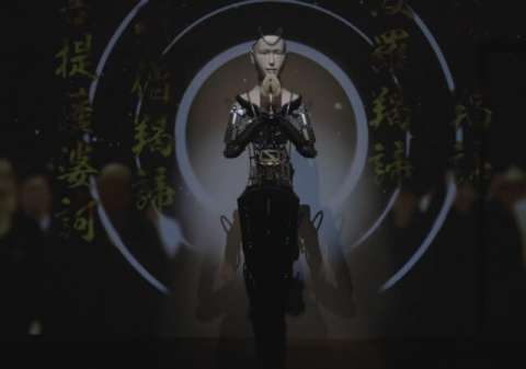 Un androide predica la sabiduría en un templo budista de Japón