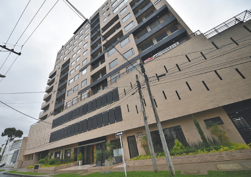 La torre Andes está ubicada en el barrio La Floresta, en el norte de Bogotá. 