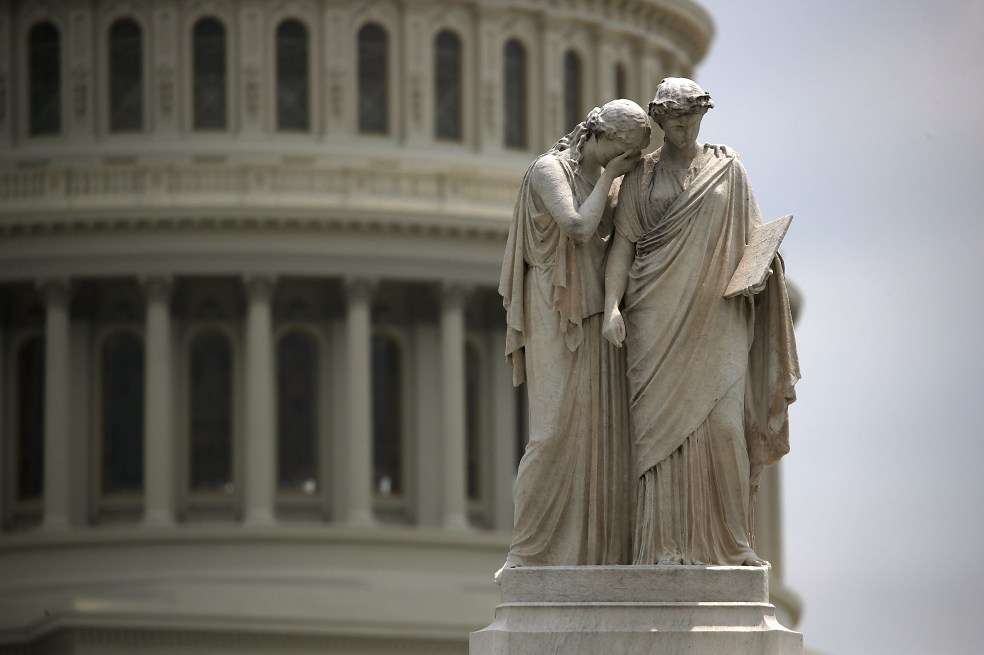 El monumento de la Paz en el capitolio de Estados Unidos, al que todos los días asiste el representante republicano, Steve Scalise, herido ayer. / AFP