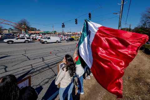 Sobre las deportaciones, el equipo de Trump crea su propia realidad alterna