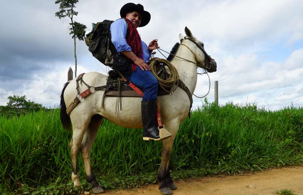 En “El guardia”, 'Rodolfo Fierro' iba a narrar en primera persona los recuerdos de la guerra junto a “Manuel Marulanda”, por los caminos históricos de esa guerrilla. / Fotos: Asspacomunicaciones