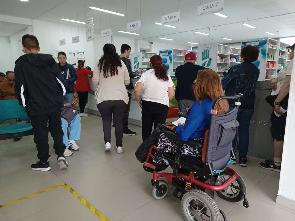 Aunque los gestores farmacéuticos existen formalmente desde 2019 en el sistema de salud (y desde mucho antes en la práctica), hasta ahora no tenían una reglamentación que definiera con precisión sus funciones, condiciones de operación y alcances. /Oscar Perez.
