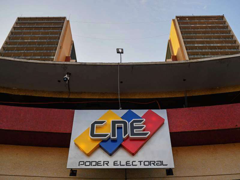 Ingreso a una de las sedes del Consejo Nacional Electoral (CNE), el 22 de junio de 2020, en Caracas. / AFP