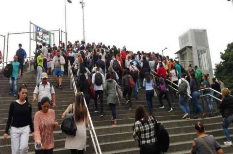 Pico y placa ambiental generó grandes congestiones en el metro de Medellín