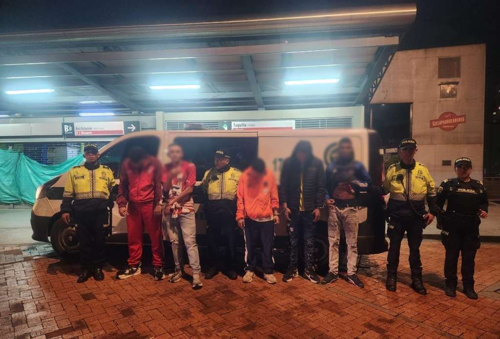 Fueron denunciados por al menos cuatro personas de hurtarles sus pertenecías.
