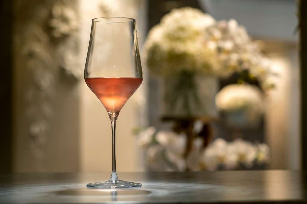 El equipo de Victoria & Albert’s ha seleccionado una colección de vinos de primer nivel que incluye más de 500 selecciones diferentes.