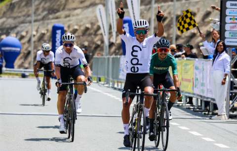Diego Ochoa ganó la primera etapa y es líder de la Vuelta a Antioquia 2023