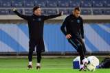 Barcelona se mide al equipo de Scolari en busca de jugar la final contra River