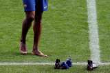 ¿Por qué Mina pisó descalzo la cancha del Camp Nou?