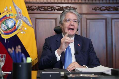 Presidente de Ecuador acepta la renuncia de tres ministros tras protestas indígenas