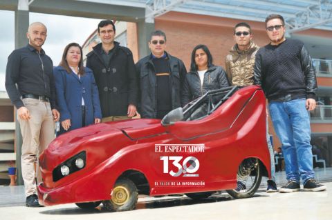 ¿Quiénes fabrican los carros solares en Colombia?