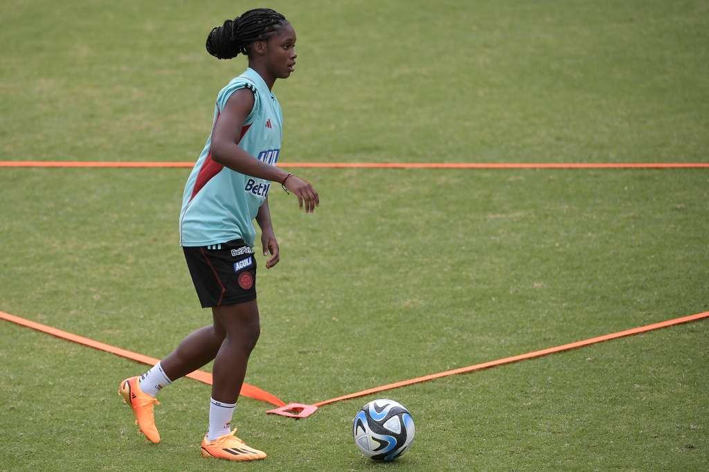 Delantera colombiana, durante el último entrenamiento en Bogotá antes de viajar al Mundial femenino de Australia y Nueva Zelanda.