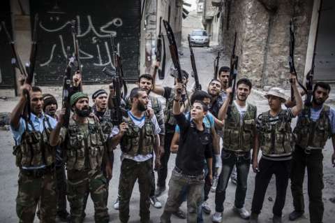 Rebeldes sirios toman control de campo de refugiados palestinos