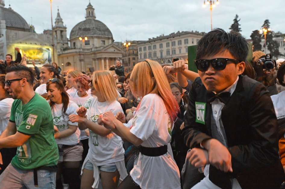 Los italianos se contagiaron con el ritmo del coreano / AFP