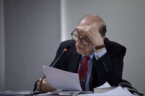 Procuraduría sanciona al excanciller Álvaro Leyva por 10 años por caso pasaportes