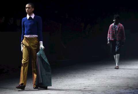 Gucci cuestiona los estereotipos masculinos con su nueva colección en Milán