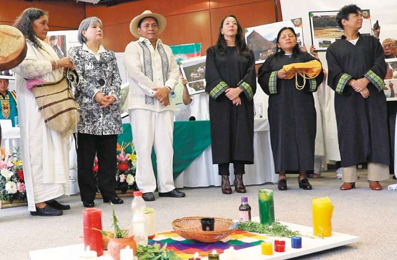 Ritual en la entrega de informes de pueblos indígenas ante la JEP. / Cortesía: JEP