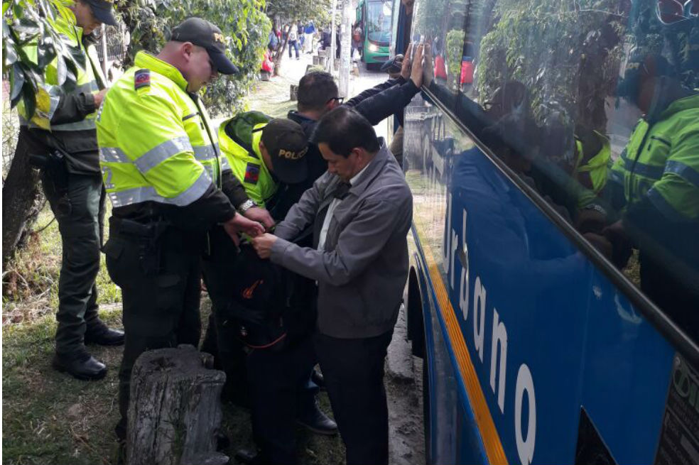 La Policía Metropolitana de Bogotá adelantó acciones de registro y control en los buses del SITP y en el sistema de TransMilenio a lo largo de este jueves. /Policía