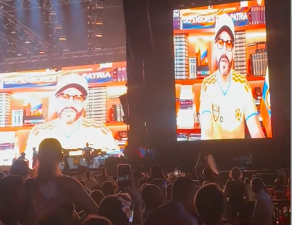 Imagen del video difundido en redes sociales de la proyección de un video de Abelardo de la Espriella en la Feria Ganadera de Montería.