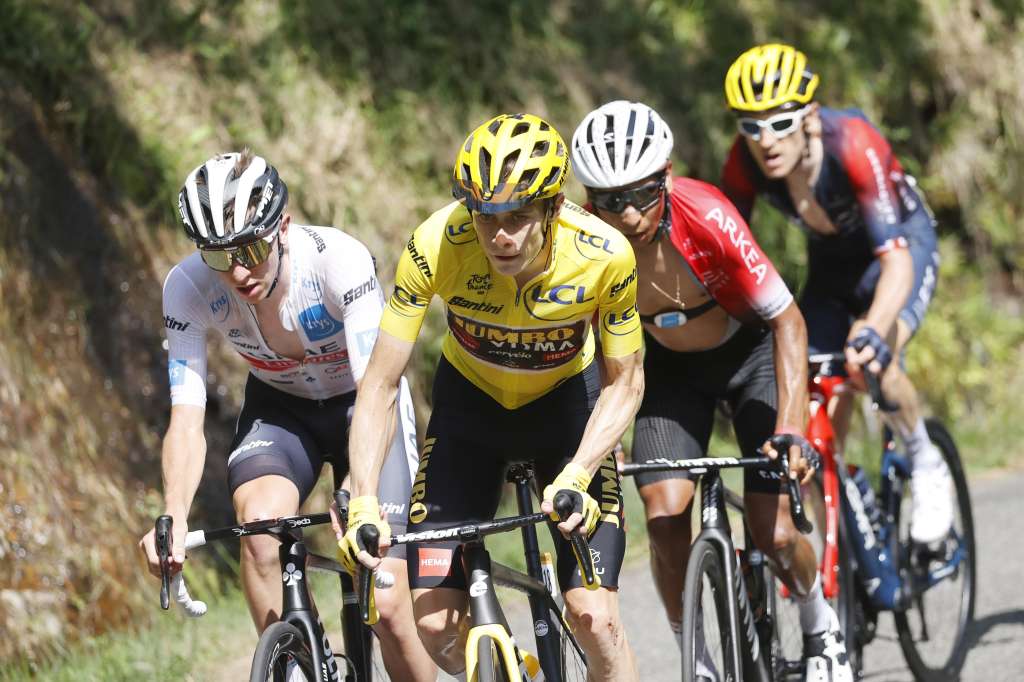 Foix (France), 19/07/2022.- (L-R) Slovenian rider Tadej Pogacar of UAE Team Emirates, The Yellow Jersey Danish rider Jonas Vingegaard of Jumbo Visma, Colombian rider Nairo Quintana of Team Arkea Samsic and British rider Geraint Thomas of Ineos Grenadiers in action during the 16th stage of the Tour de France 2022 over 178.5km from Carcassonne to Foix, France, 19 July 2022. (Ciclismo, Francia, Eslovenia) EFE/EPA/GUILLAUME HORCAJUELO
