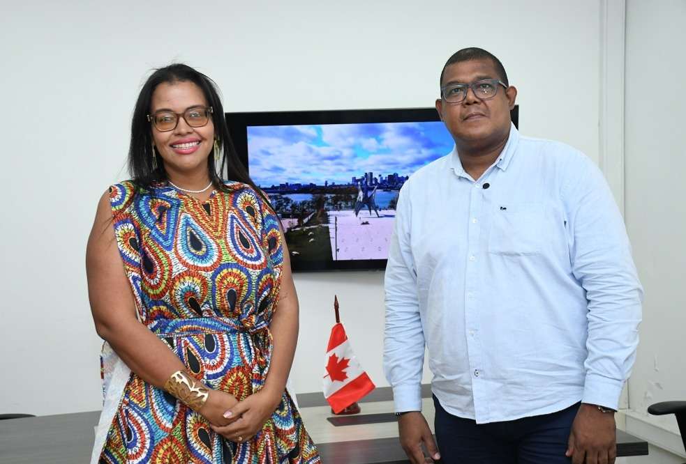 Luisa Echeverría, directora de Diplomacia y Cooperación Científica Internacional, Luis Ortiz Ospino, vicerrector de IEI.