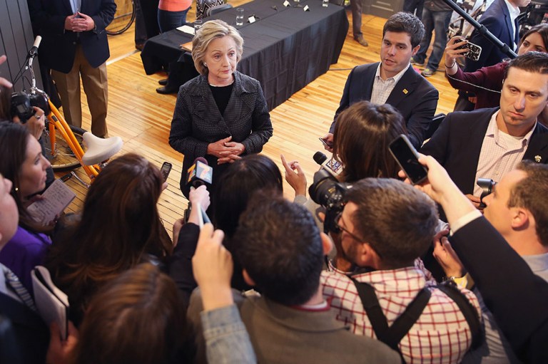Hillary Clinton, candidata con pocos rivales