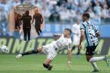 Escándalo en Brasil: dirigente de Corinthians entró a los golpes a la sala del VAR