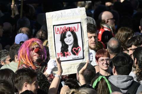 Imágenes de protesta en Buenos Aires tras atentado a vicepresidenta