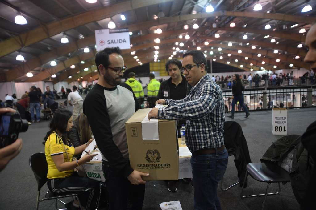 Puesto de votación en Corferias, preconteo y escrutinio de los votos de las elecciones presidenciales 2018 segunda vuelta.