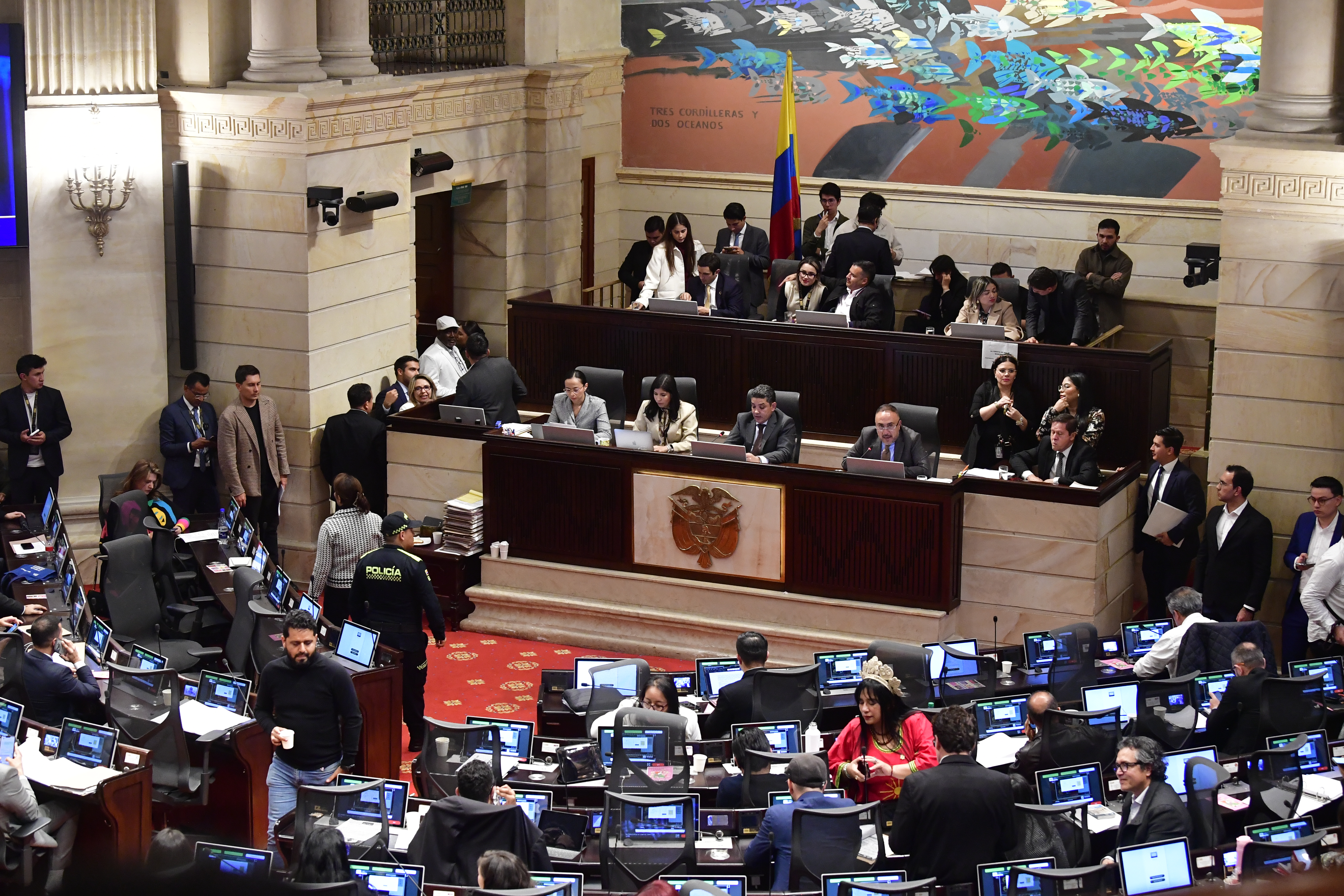 Nuevo Ministro del Interior durante su regreso al Congreso de la República